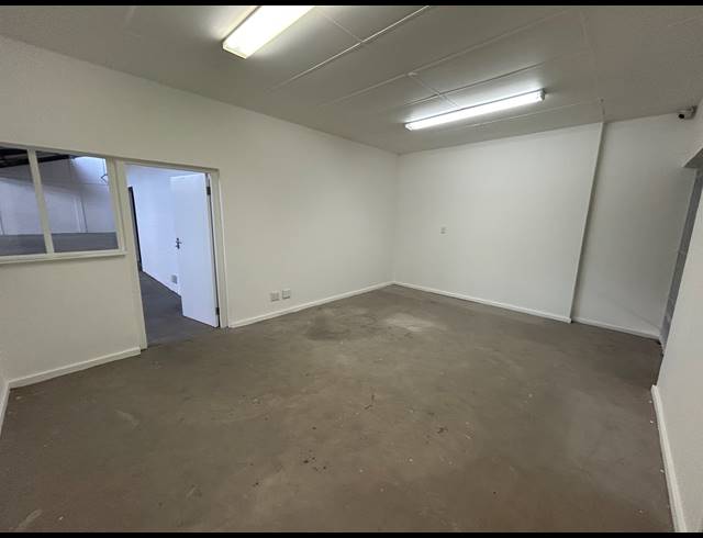 925M² WAREHOUSE TO LET IN PAROW INDUSTRIAL